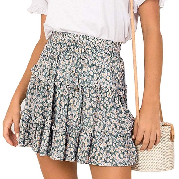 Dresses & Skirts - Floral High Waisted Skirt